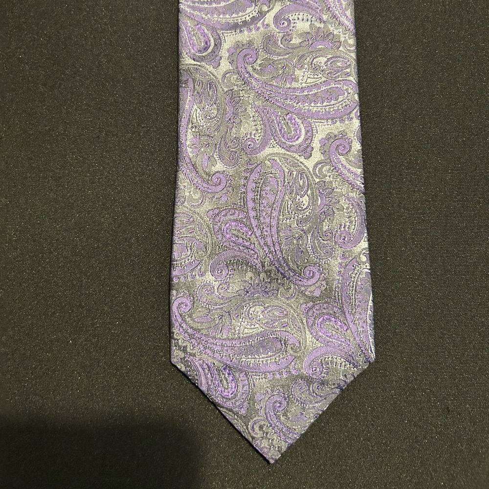 MERONA neck tie color purple and silver tones. Worn twice